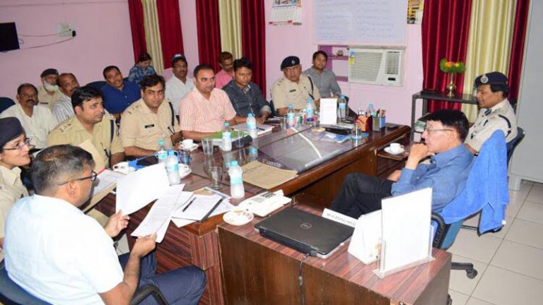 जरुरतमंदों को सुरक्षा गार्ड मुहैया करायें : प्रमंडलीय आयुक्त