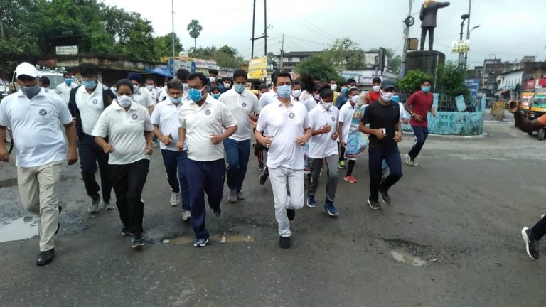 फिट इंडिया कार्यक्रम के तहत अधिकारियों ने लगाई दौड़…..