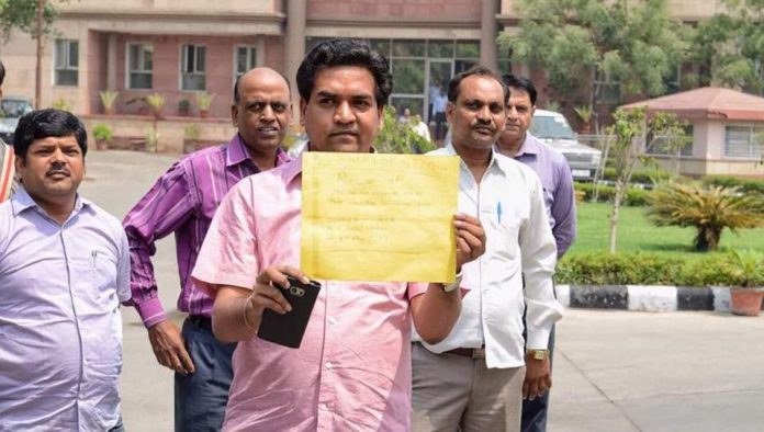 Kapil-mishra-with-evidence