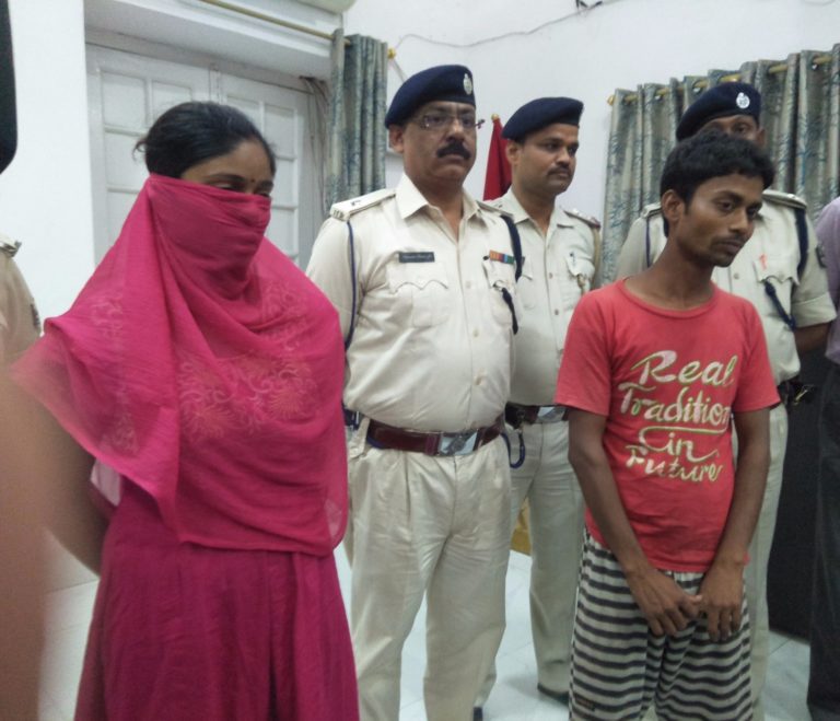 फ्लैक्स बैनर से हुआ साजिश का पर्दाफाश, बेटी ने ही माँ की हत्या करवाई