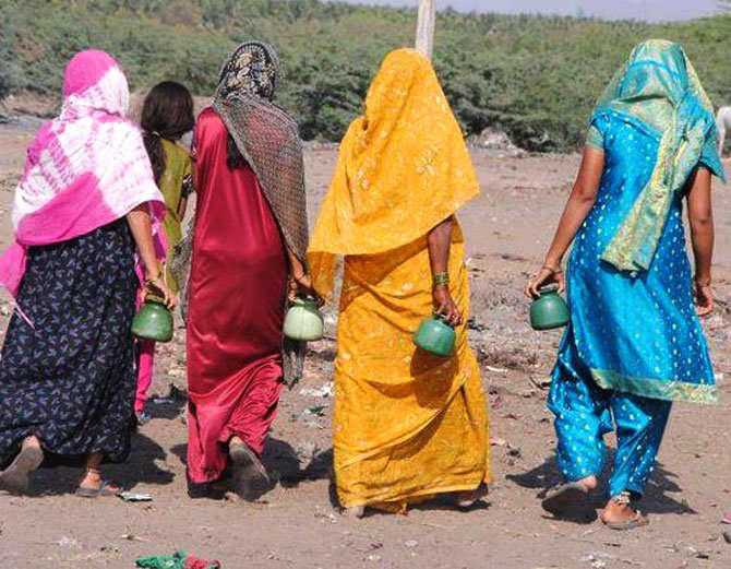 बिहार: अब खुले में शौच करने वालों की निगरानी करेंगे उच्च विद्यालय के शिक्षक