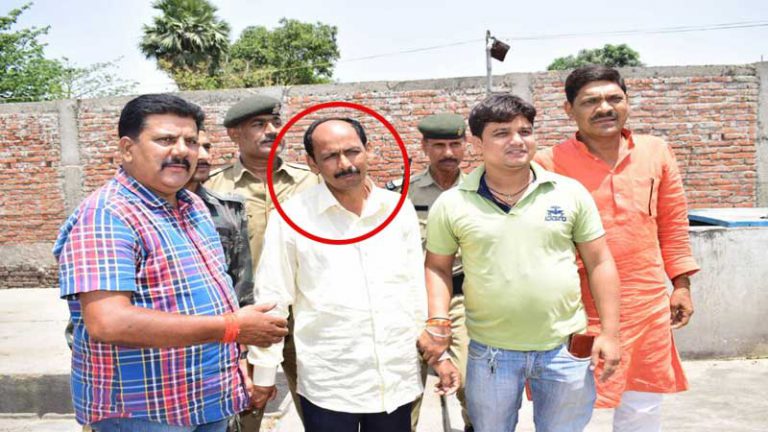 घूस लेते हुए जुनियर इंजीनियर गिरफ्तार