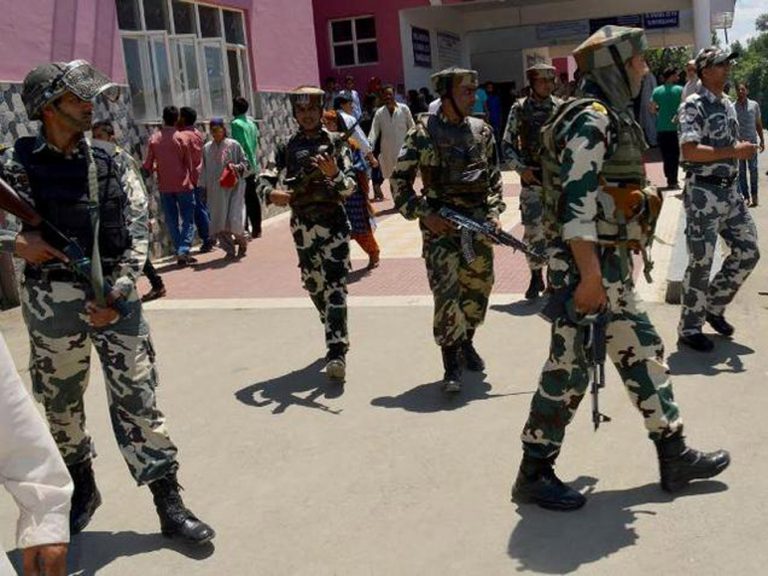 जम्मू-कश्मीर के अनंतनाग में आतंकी हमले में 6 पुलिसकर्मी शहीद