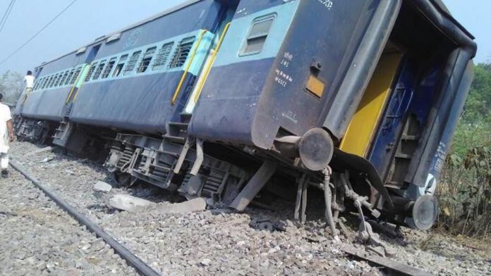 rajya-raani-express-derail
