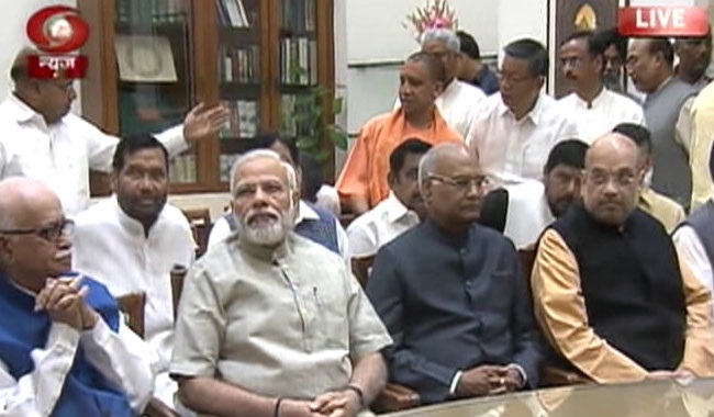 रामनाथ कोविंद ने राष्ट्रपति चुनाव के लिए भरा नामांकन, PM मोदी-आडवाणी-जोशी भी रहे मौजूद